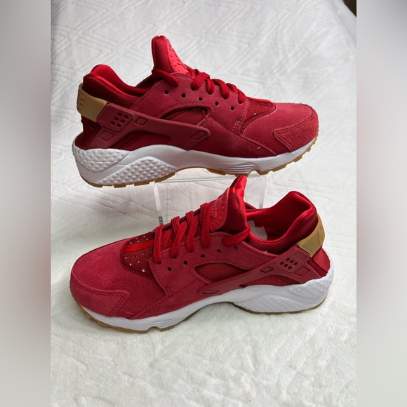 41: Nike Womens Air Huarache Run SD Gym Red/ Gym Red- Speed Red Size: 6 - Picture 3 of 9